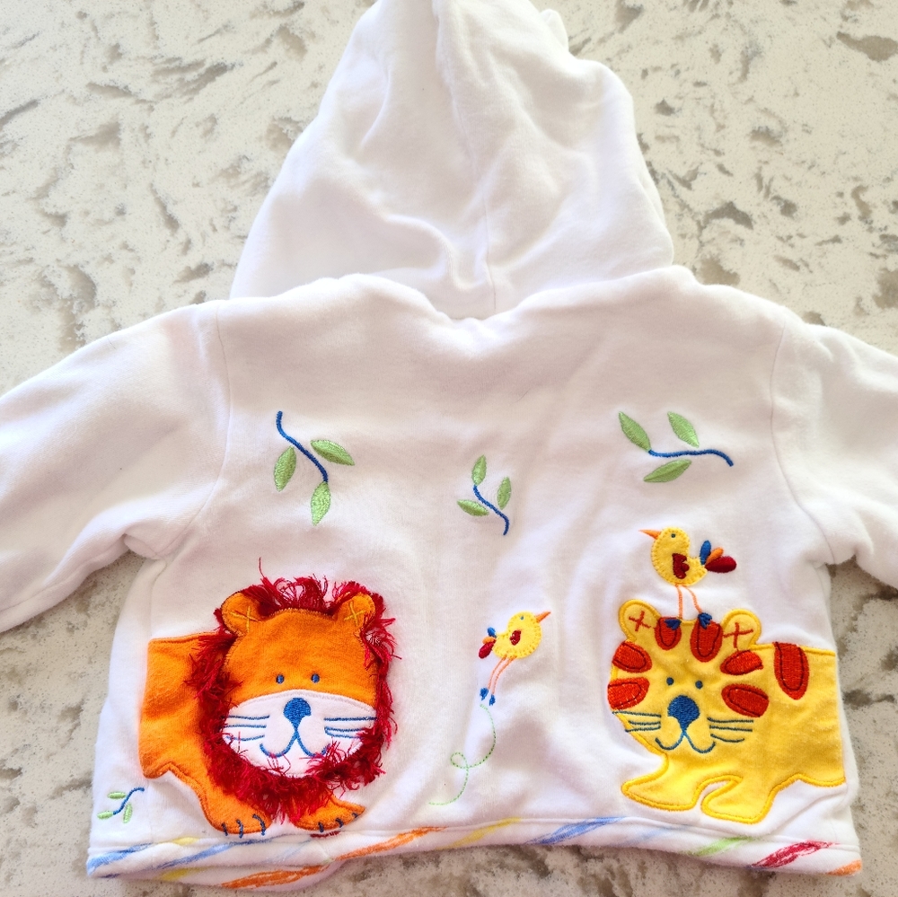 Unisex White Baby Outfit w/ Animals